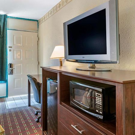 Rodeway Inn New Port Richey Buitenkant foto