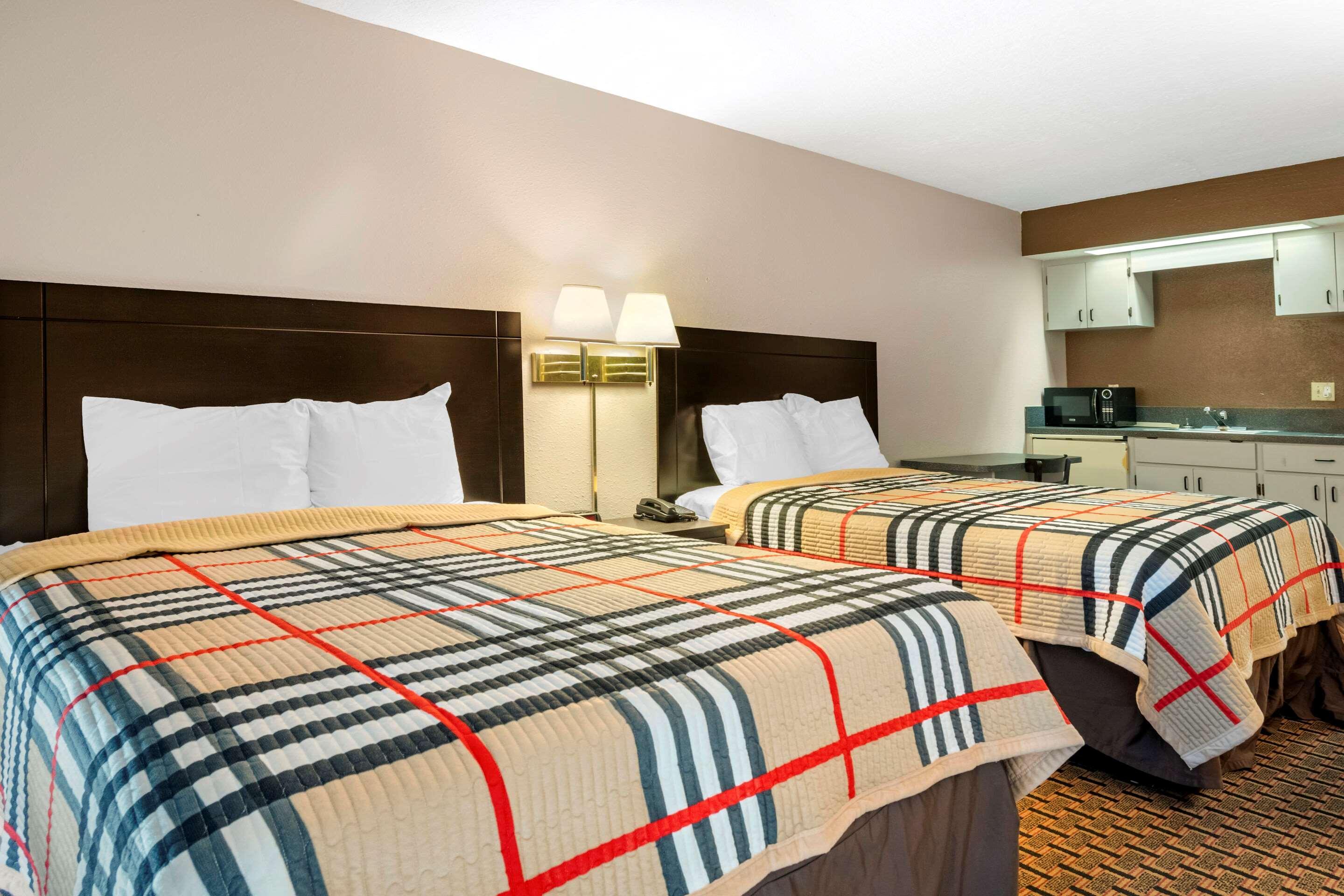 Rodeway Inn New Port Richey Buitenkant foto