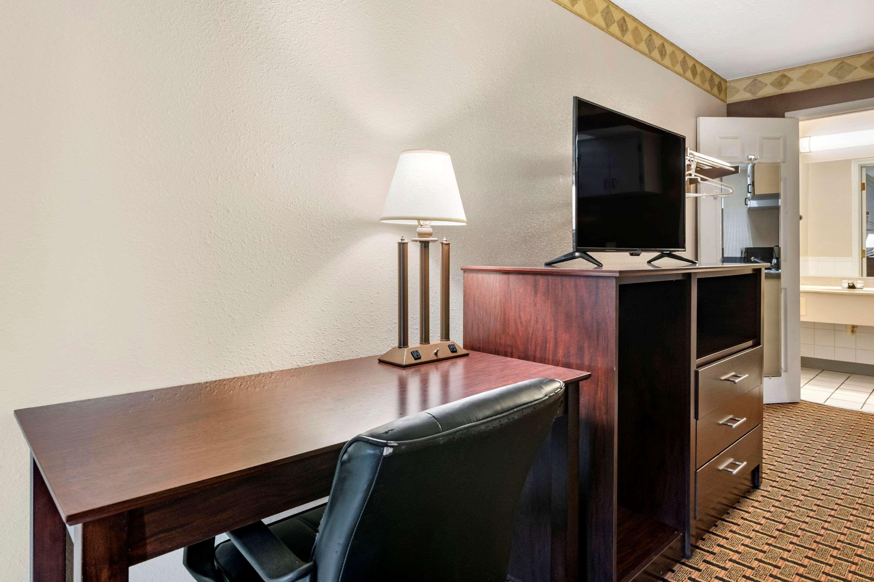 Rodeway Inn New Port Richey Buitenkant foto