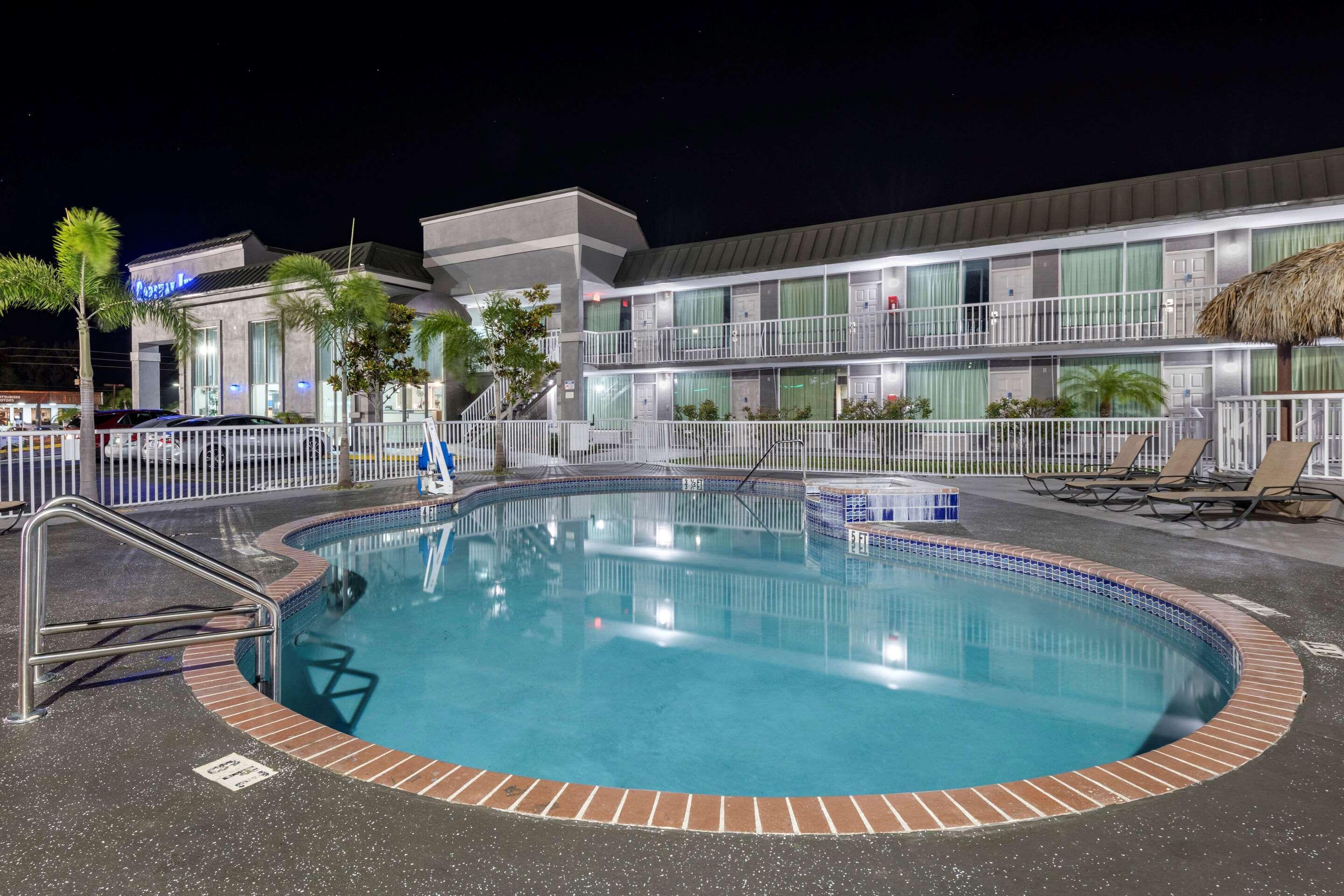 Rodeway Inn New Port Richey Buitenkant foto