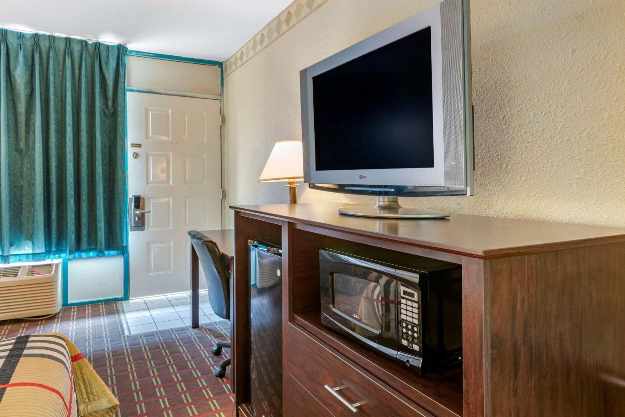 Rodeway Inn New Port Richey Buitenkant foto