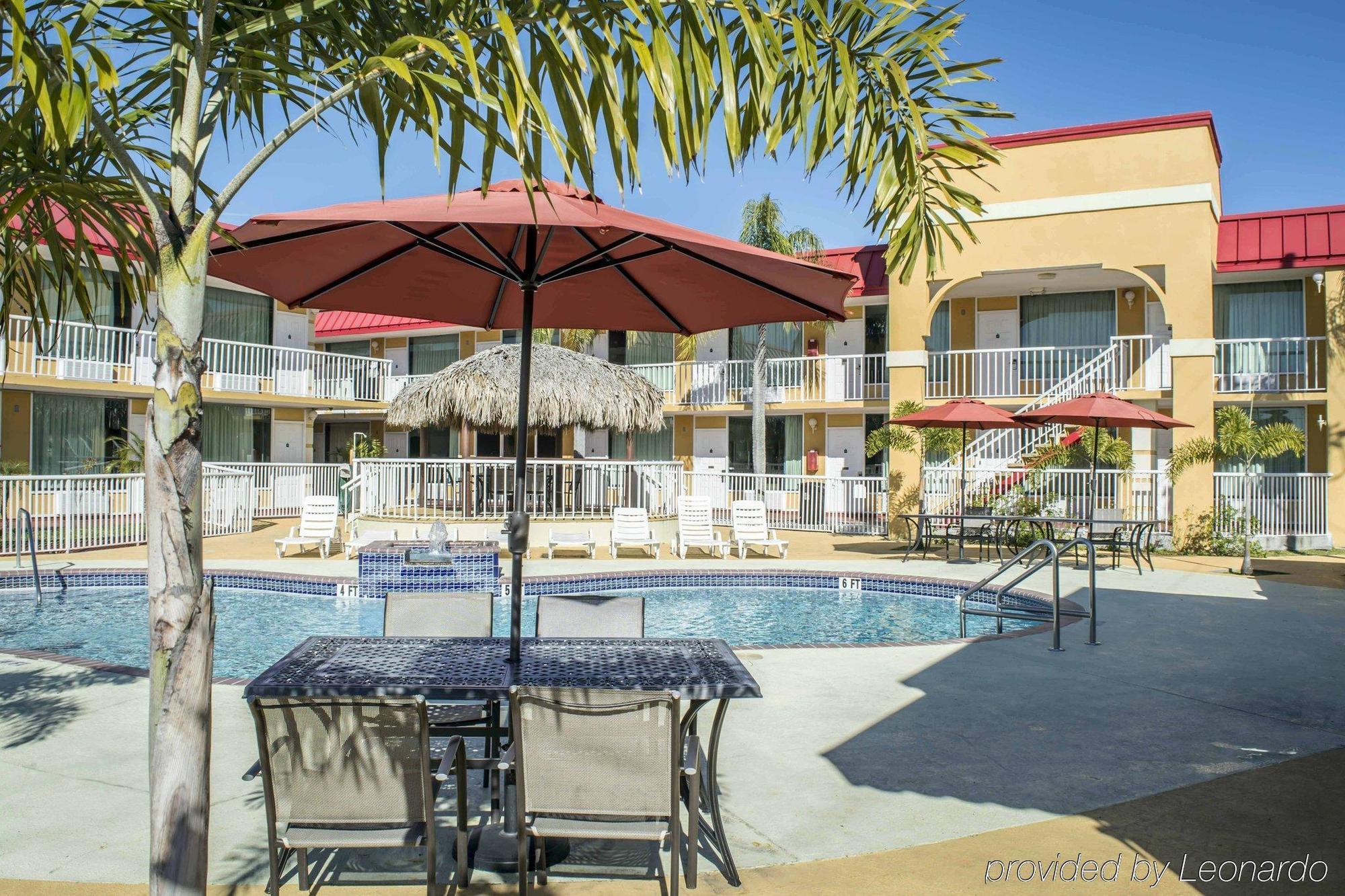 Rodeway Inn New Port Richey Buitenkant foto
