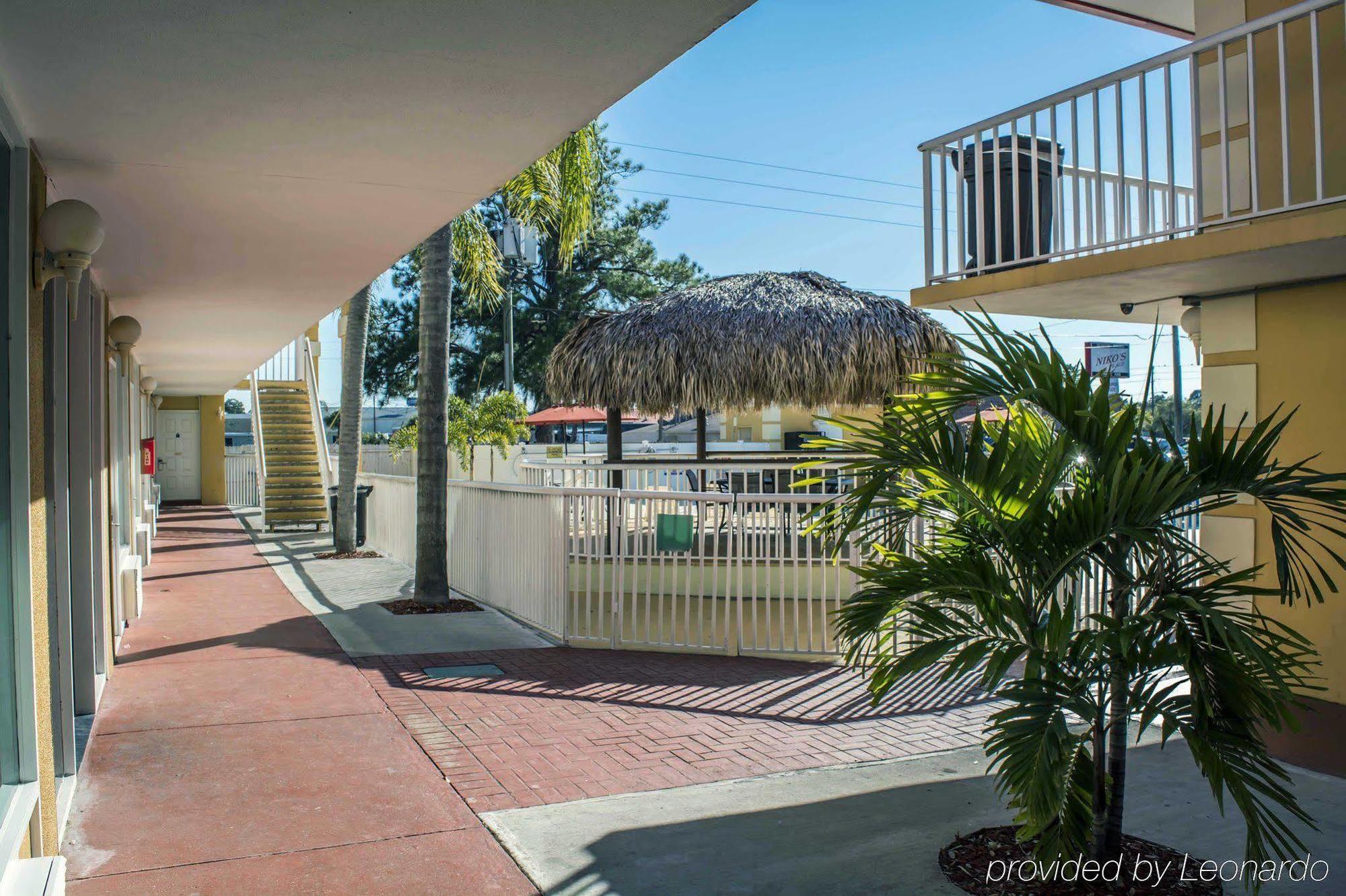 Rodeway Inn New Port Richey Buitenkant foto